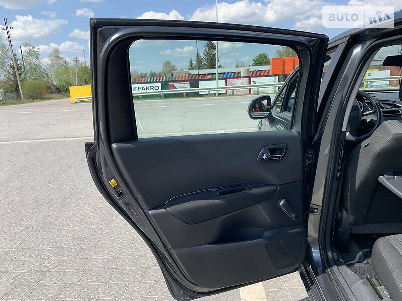 Мінівен Peugeot 5008 2010 в Стрию