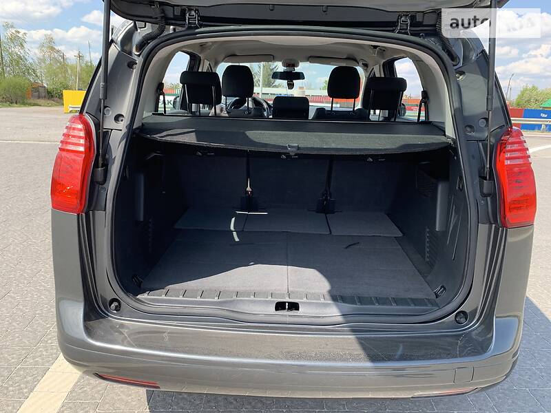 Мінівен Peugeot 5008 2010 в Стрию