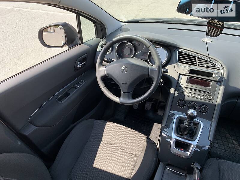 Мінівен Peugeot 5008 2010 в Стрию