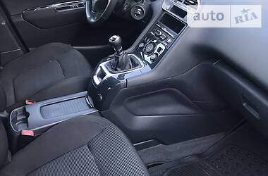 Мінівен Peugeot 5008 2011 в 