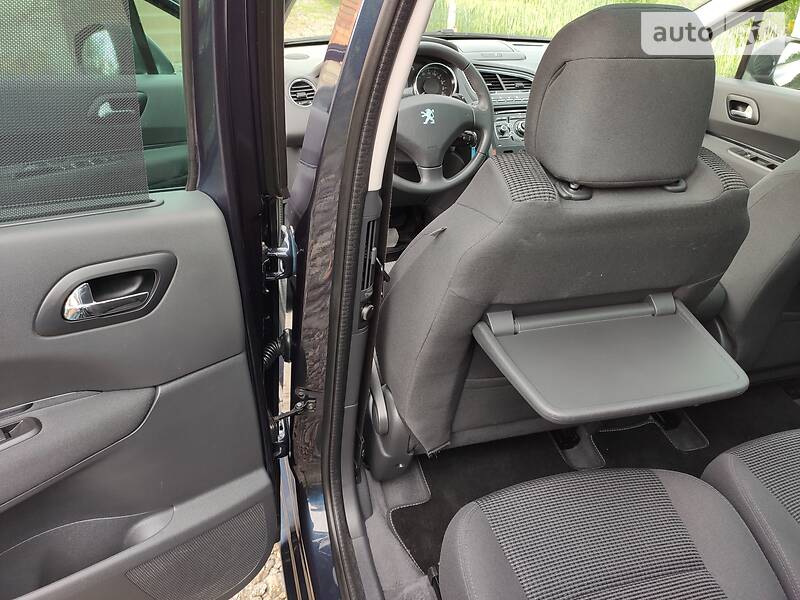 Минивэн Peugeot 5008 2013 в Казатине