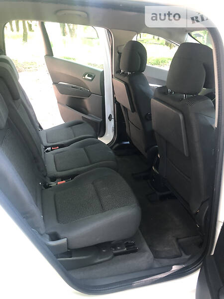 Універсал Peugeot 5008 2015 в Чернівцях