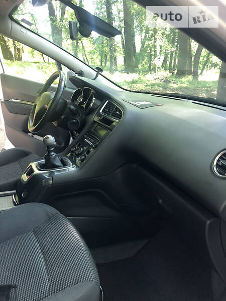 Універсал Peugeot 5008 2015 в Чернівцях