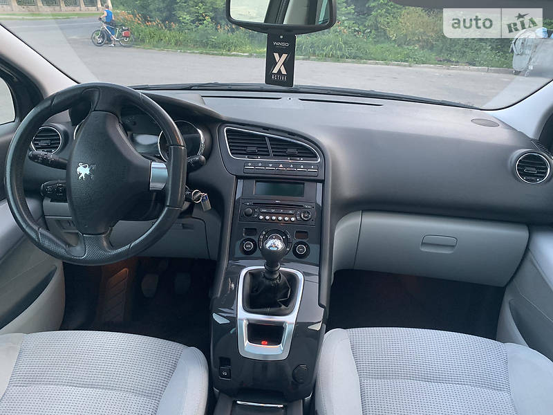 Універсал Peugeot 5008 2010 в Полтаві