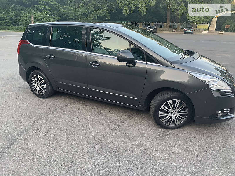 Універсал Peugeot 5008 2010 в Полтаві