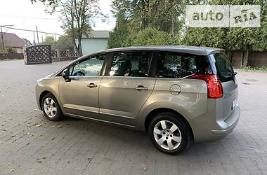 Универсал Peugeot 5008 2011 в Калуше