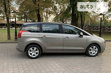 Универсал Peugeot 5008 2011 в Калуше