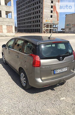 Универсал Peugeot 5008 2011 в Тернополе