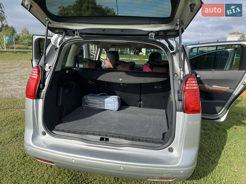 Мінівен Peugeot 5008 2012 в Києві