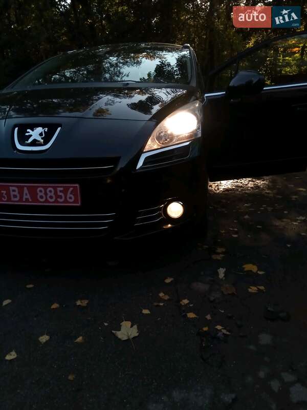 Мінівен Peugeot 5008 2012 в Києві