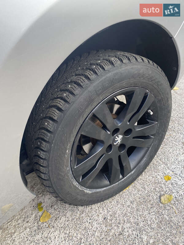 Мінівен Peugeot 5008 2012 в Києві