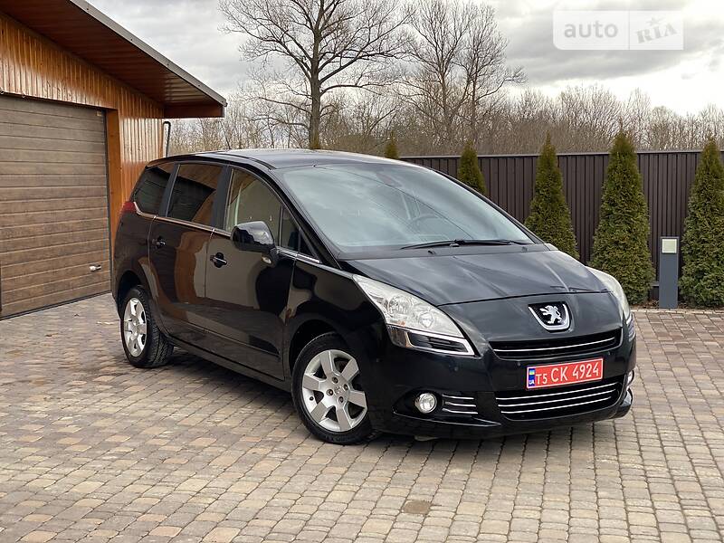 Мінівен Peugeot 5008 2012 в Чернівцях