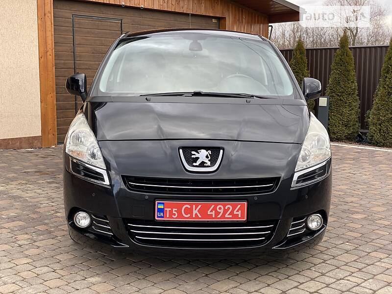 Мінівен Peugeot 5008 2012 в Чернівцях