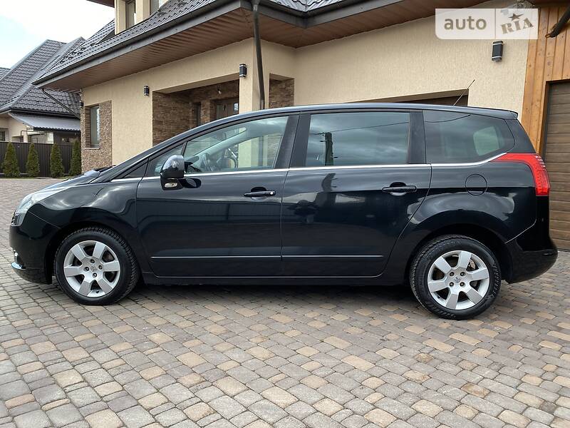 Мінівен Peugeot 5008 2012 в Чернівцях