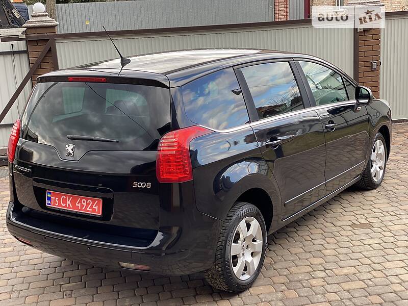 Мінівен Peugeot 5008 2012 в Чернівцях