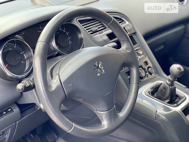 Мінівен Peugeot 5008 2012 в Чернівцях