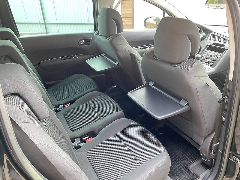 Мінівен Peugeot 5008 2012 в Чернівцях
