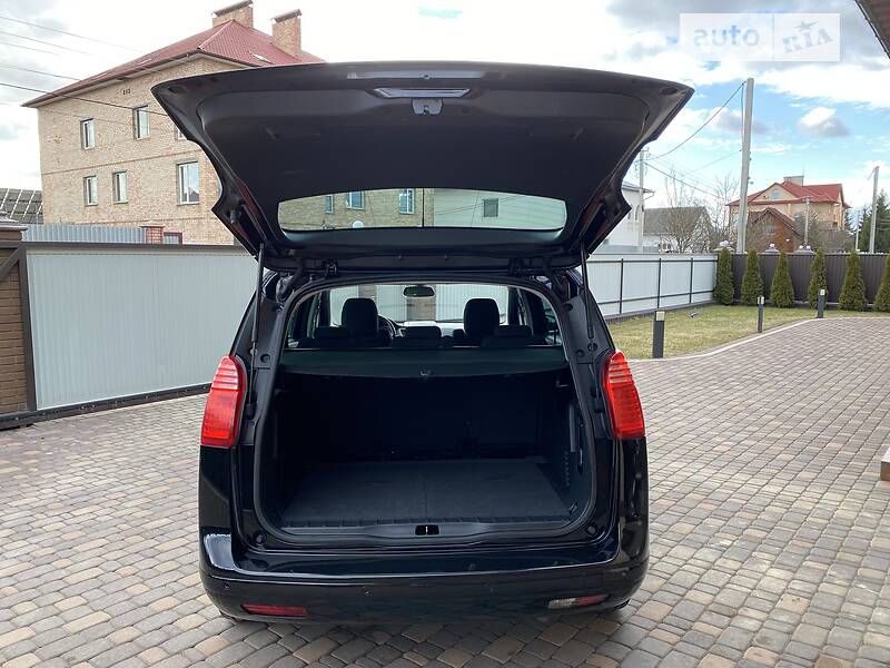 Мінівен Peugeot 5008 2012 в Чернівцях