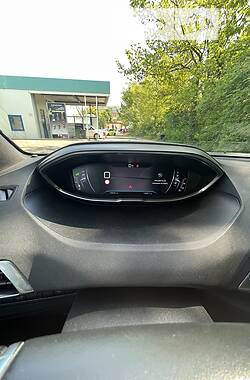 Позашляховик / Кросовер Peugeot 5008 2018 в Чернівцях