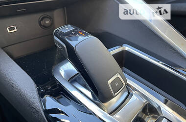 Внедорожник / Кроссовер Peugeot 5008 2017 в 