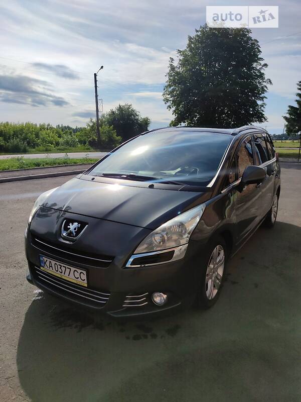 Минивэн Peugeot 5008 2010 в Гребенке