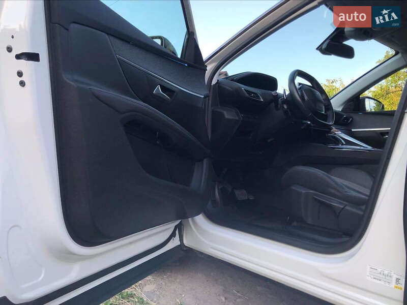 Позашляховик / Кросовер Peugeot 5008 2019 в Львові