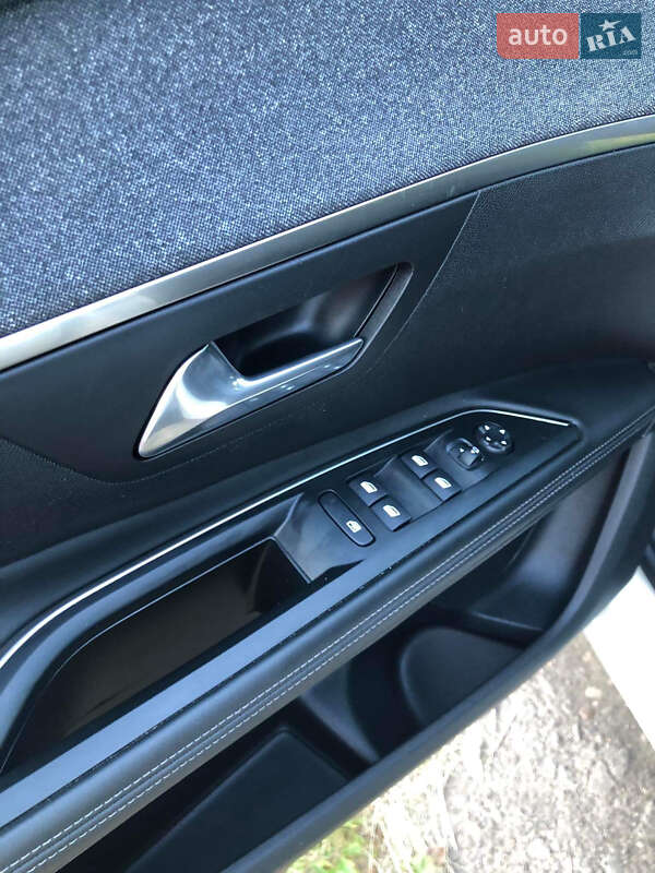 Позашляховик / Кросовер Peugeot 5008 2019 в Львові