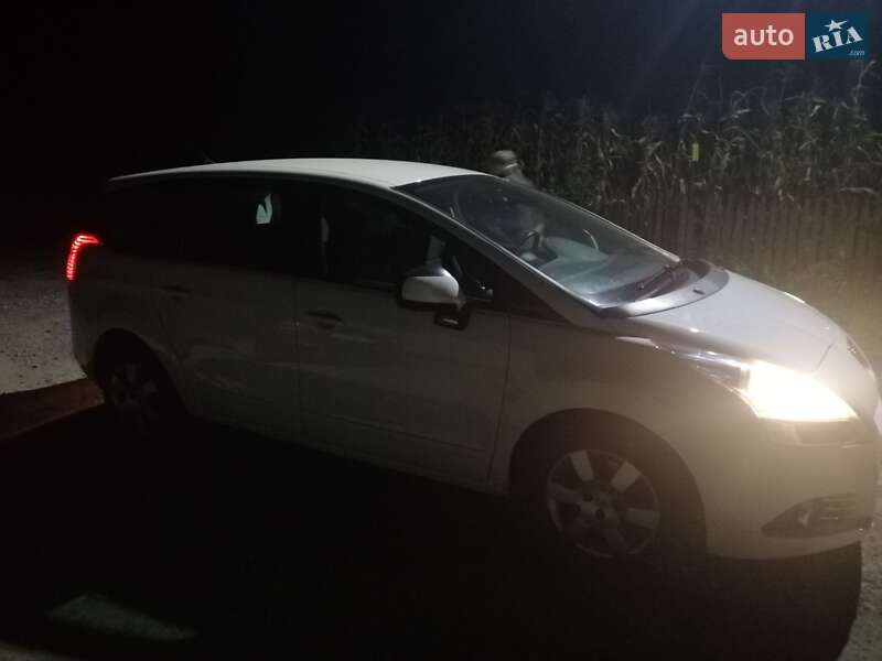 Мінівен Peugeot 5008 2012 в Львові