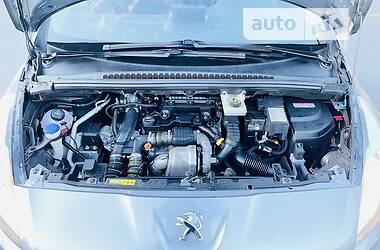 Минивэн Peugeot 5008 2016 в 