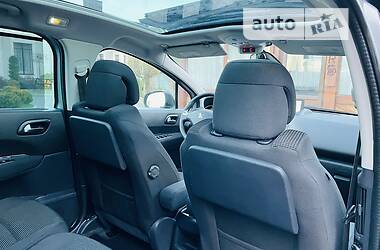 Минивэн Peugeot 5008 2016 в 