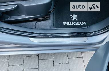 Минивэн Peugeot 5008 2016 в 