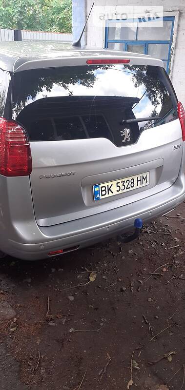 Универсал Peugeot 5008 2011 в Звенигородке