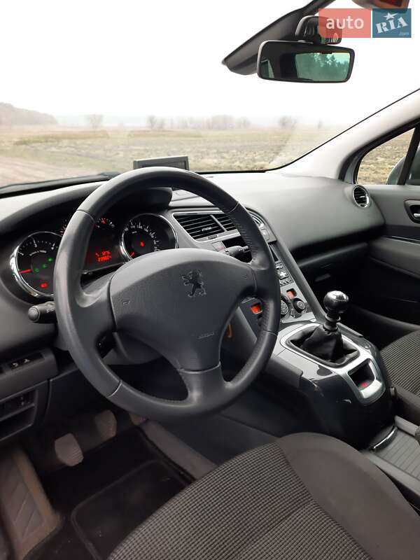Мінівен Peugeot 5008 2011 в Черкасах