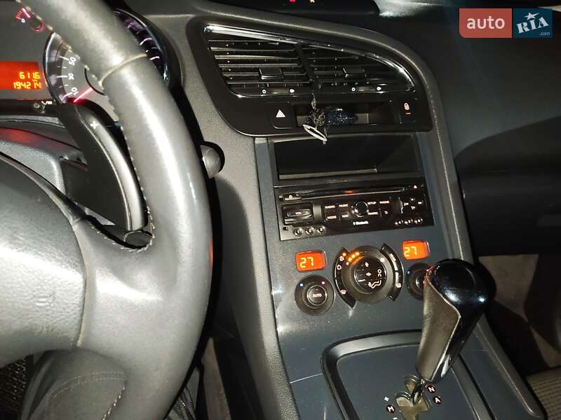 Микровэн Peugeot 5008 2015 в Южноукраинске