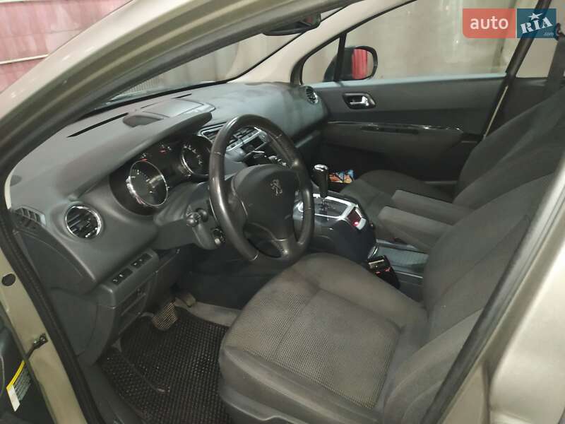 Микровэн Peugeot 5008 2015 в Южноукраинске