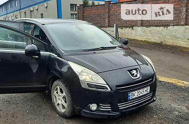 Хэтчбек Peugeot 5008 2011 в Ровно