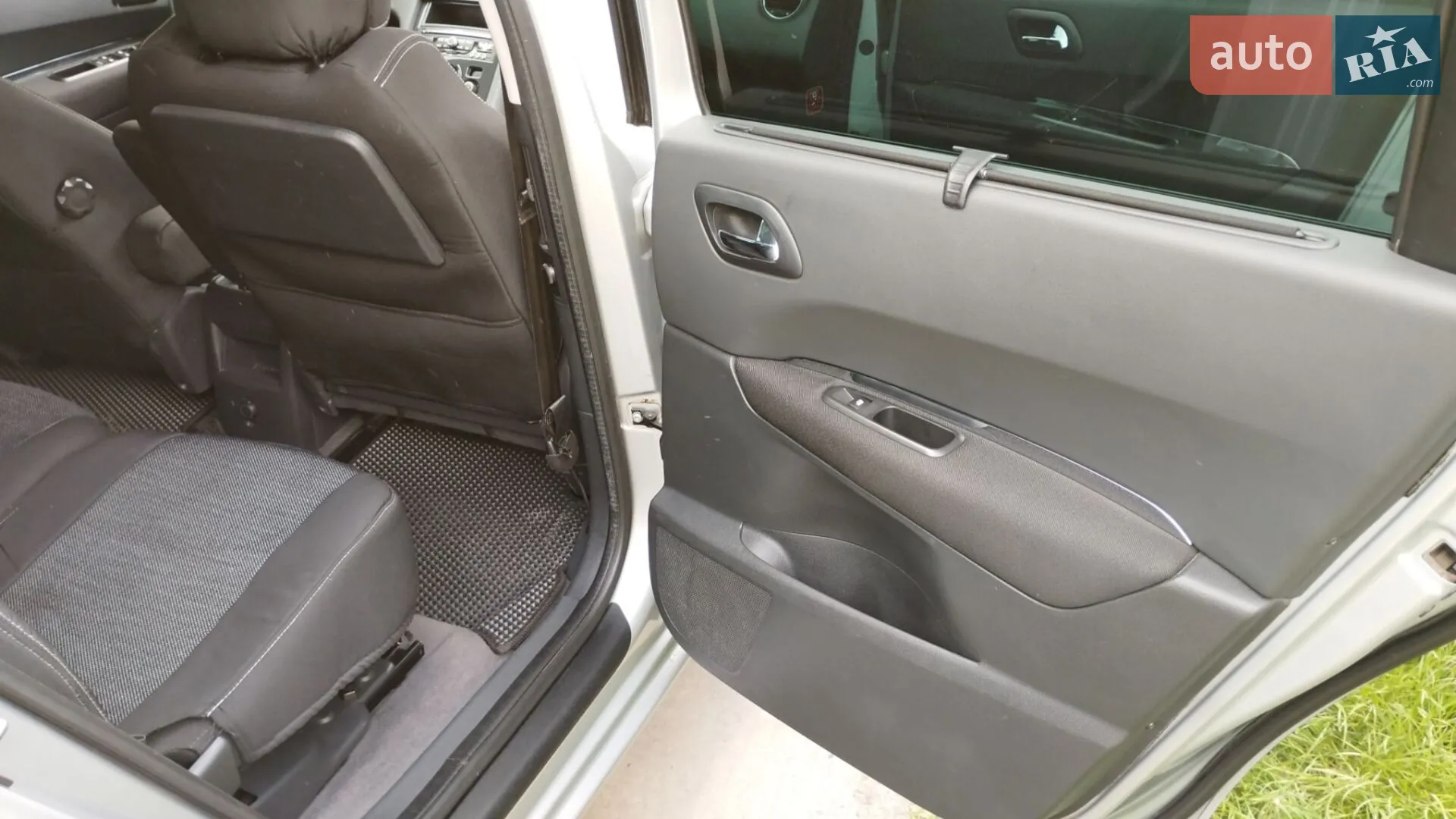 2011 Peugeot 5008 - мініатюра 10