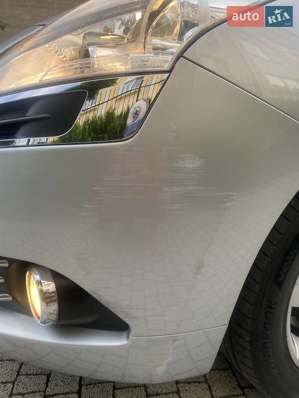 Мікровен Peugeot 5008 2011 в Стрию