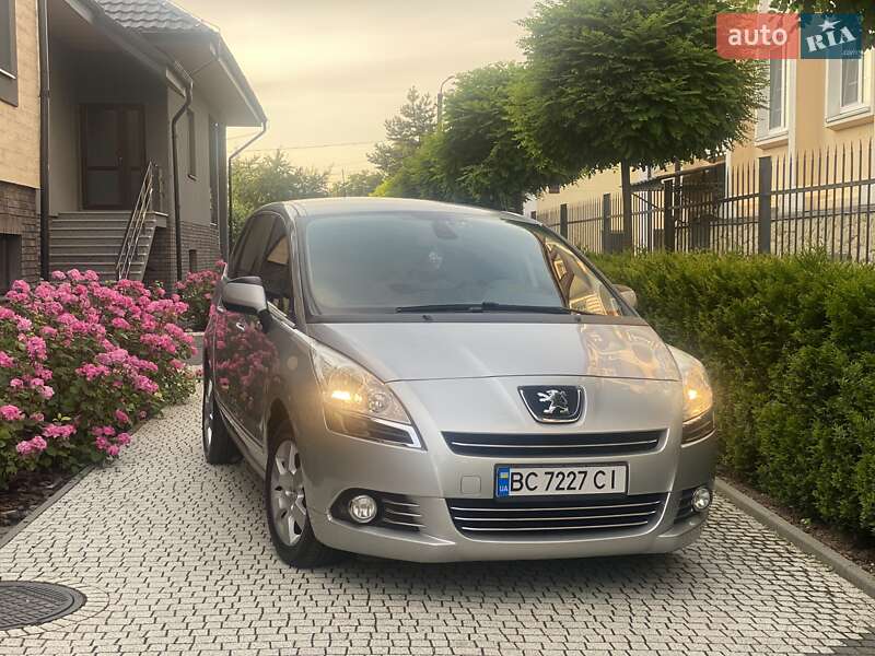 Мікровен Peugeot 5008 2011 в Стрию