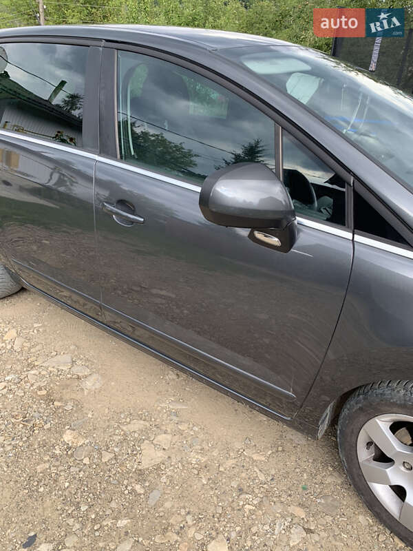 Микровэн Peugeot 5008 2011 в Старом Самборе