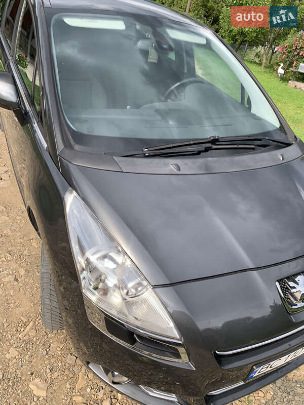 Микровэн Peugeot 5008 2011 в Старом Самборе