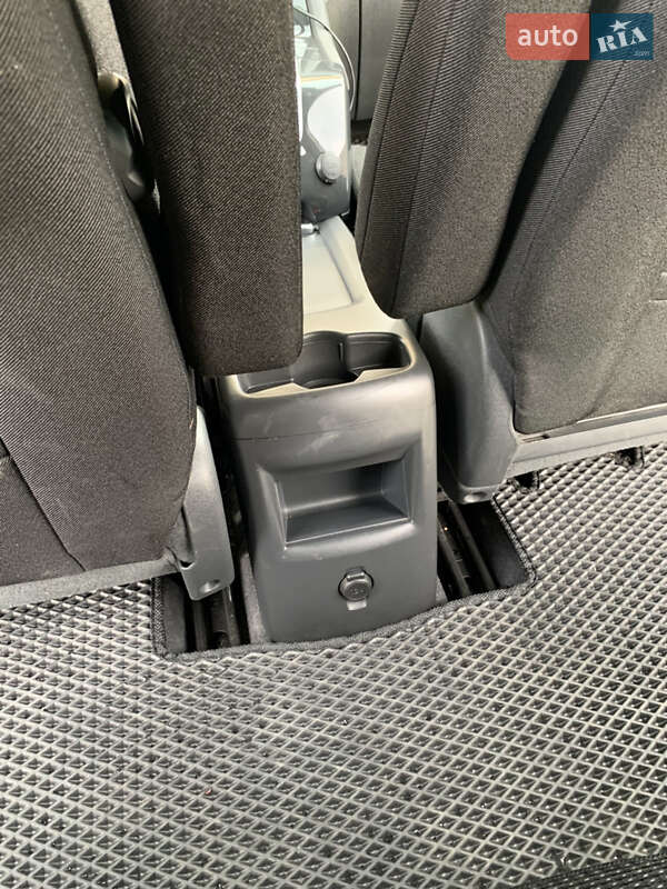 Микровэн Peugeot 5008 2011 в Старом Самборе