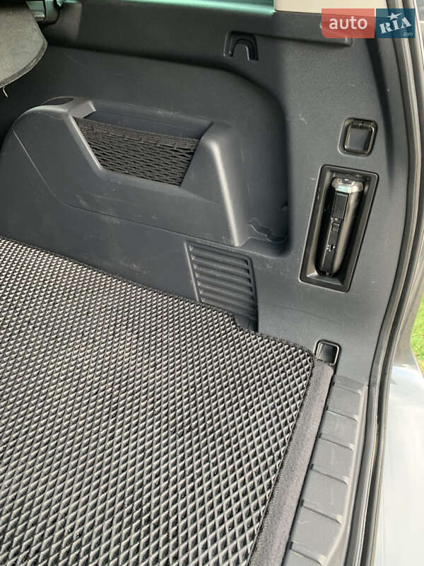 Микровэн Peugeot 5008 2011 в Старом Самборе