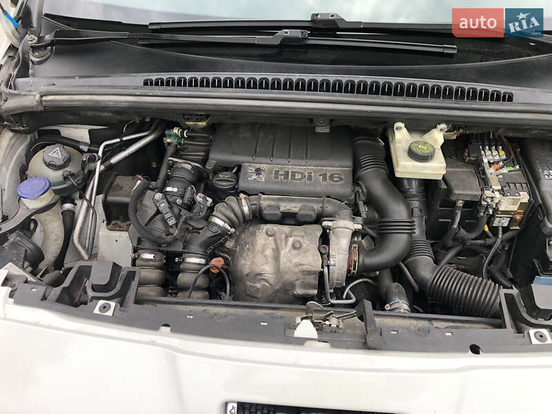 Мікровен Peugeot 5008 2010 в Дрогобичі