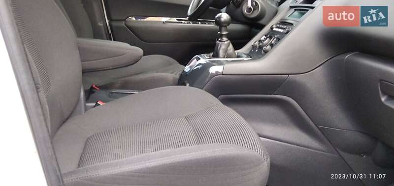 Мікровен Peugeot 5008 2014 в Ковелі