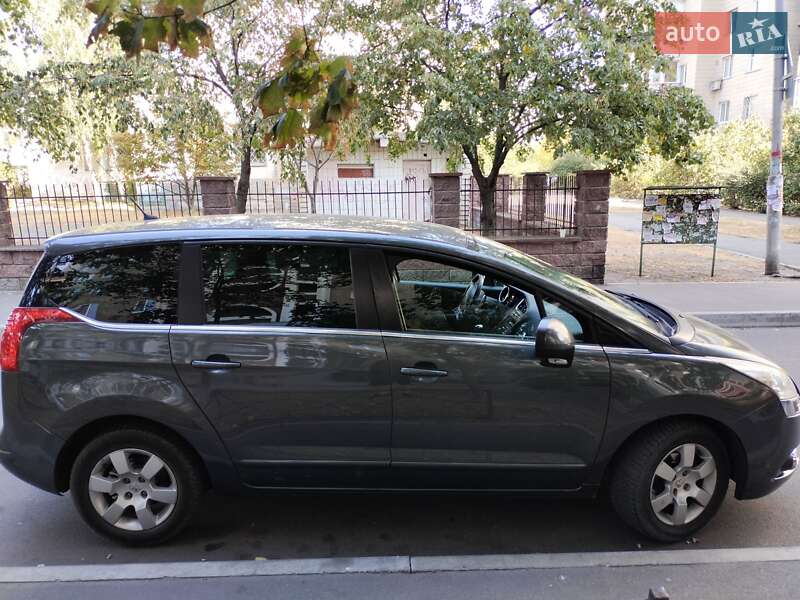 Микровэн Peugeot 5008 2013 в Киеве