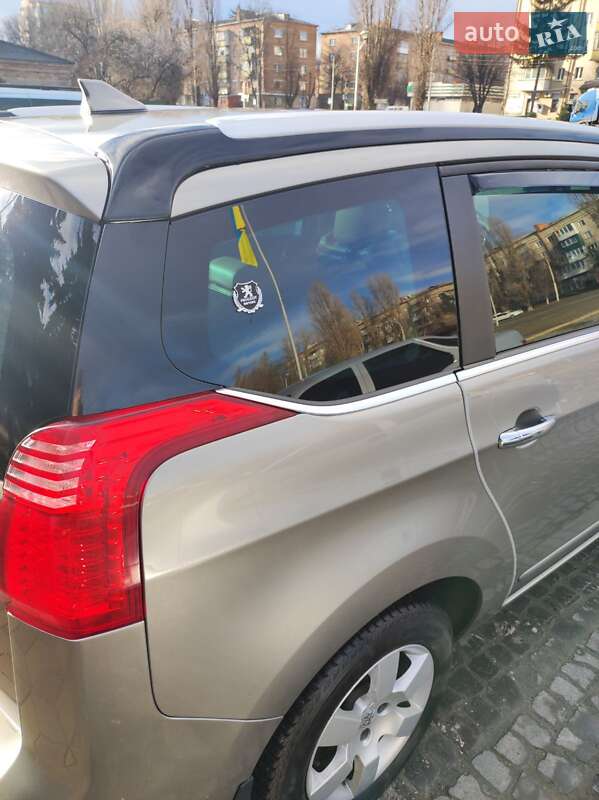 Мікровен Peugeot 5008 2013 в Кам'янець-Подільському