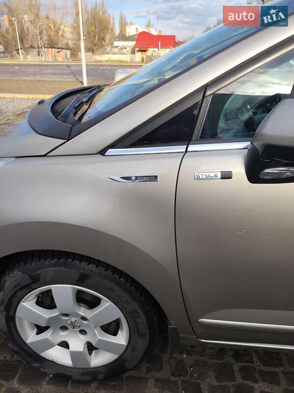 Мікровен Peugeot 5008 2013 в Кам'янець-Подільському