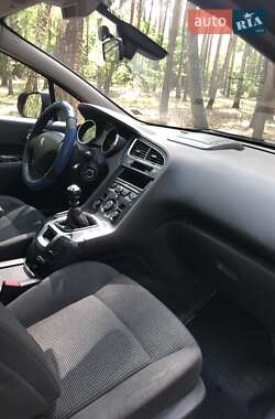Микровэн Peugeot 5008 2013 в Коропе