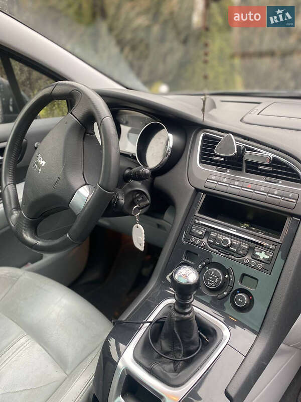 Мікровен Peugeot 5008 2010 в Самборі